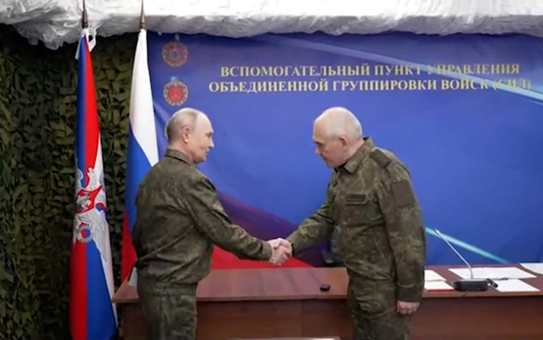 Путин поручил подумать над новым званием командиру 6-й дивизии ВС РФ Картавкину