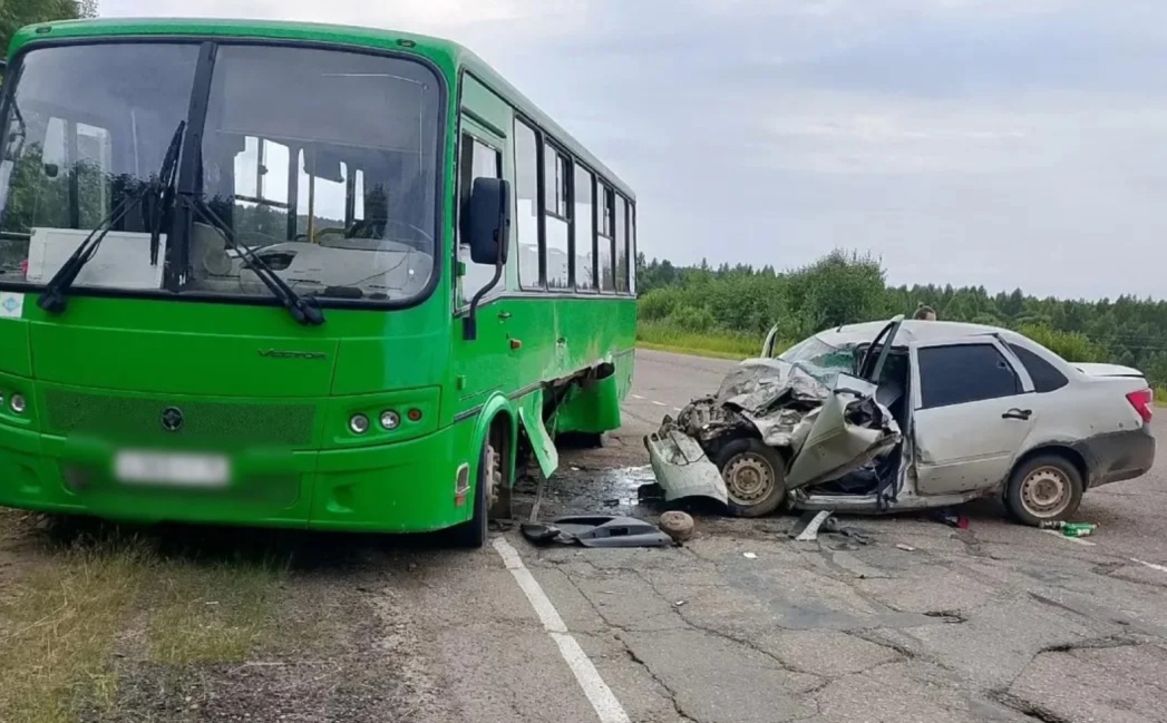 Пять человек пострадали в ДТП с автобусом в Удмуртии