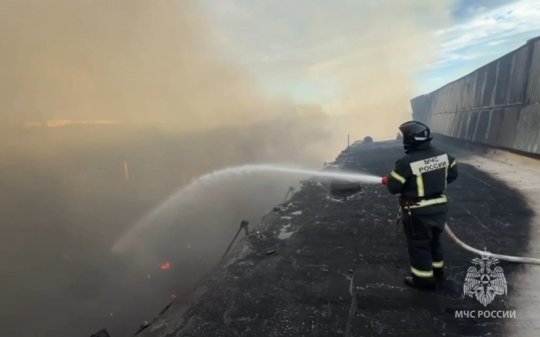 В Ставрополе локализовали пожар на складе