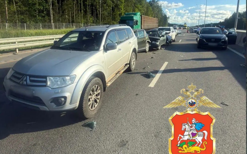 В Подмосковье женщина и ребенок пострадали в массовом ДТП
