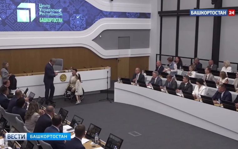 Рустам Набиев награжден медалью генерала Шаймуратова за покорение Эвереста