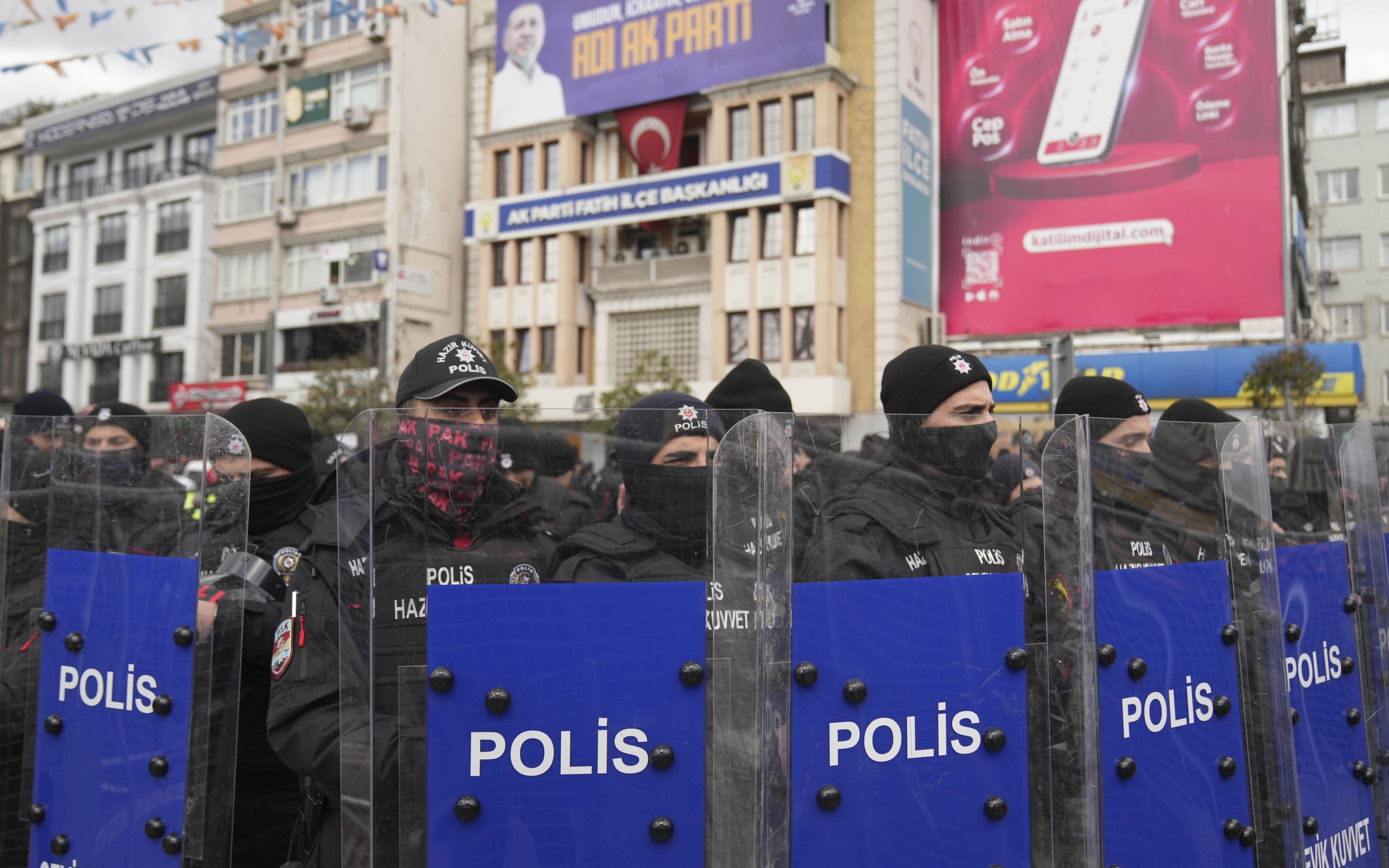"Прочь из нашей страны!": в Стамбуле прошла акция протеста против саммита НАТО