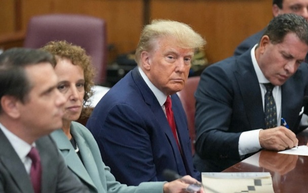 AP: Трамп должен выплатить почти $6 млн по делу о домогательствах