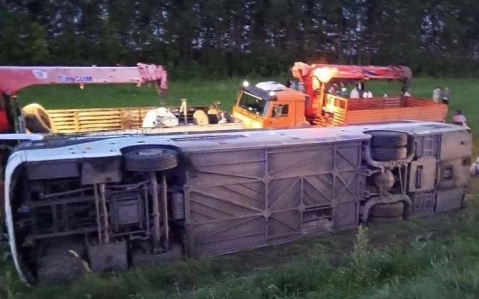 В Татарстане перевернулся пассажирский автобус, пострадали 15 человек