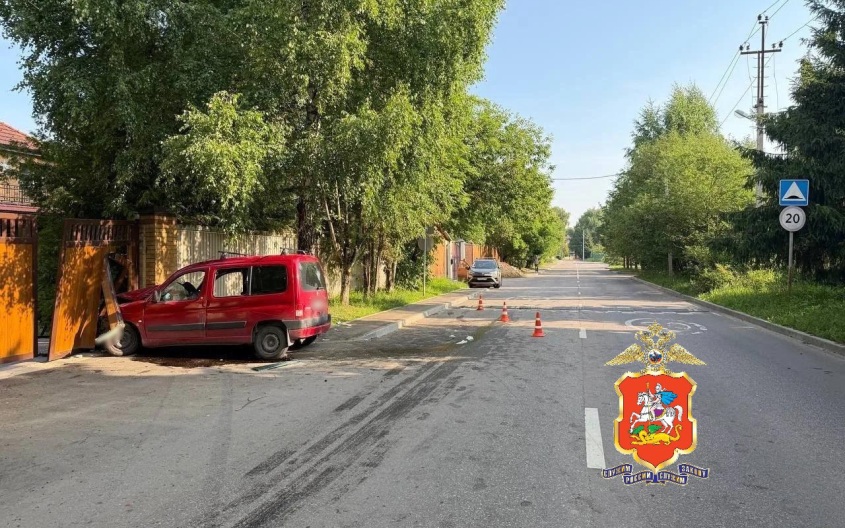 В подмосковных Мытищах семь человек пострадали в ДТП с "Ситроеном"