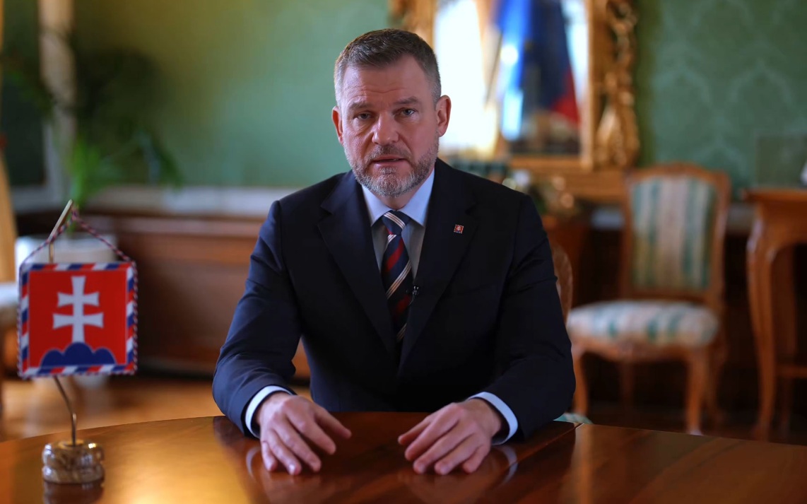 Президент Словакии заявил, что не только его страна в НАТО отвернулась от Киева