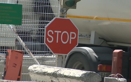 Закон о кириллице не отменит дорожный знак STOP