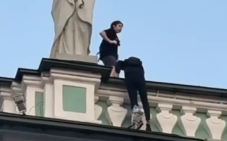 В Петербурге задержали руферов, которые залезли на крышу Зимнего дворца