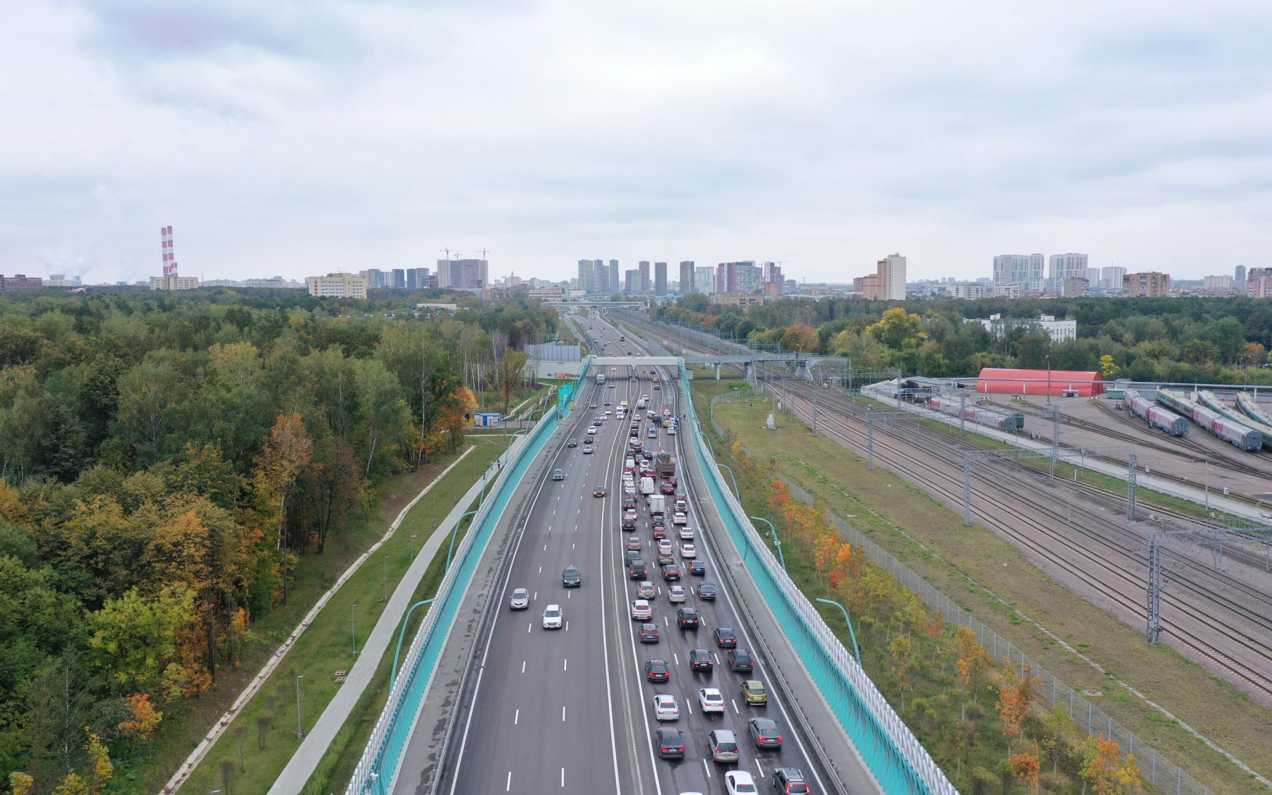 Движение транспорта на Северо-восточной хорде в Москве восстановлено