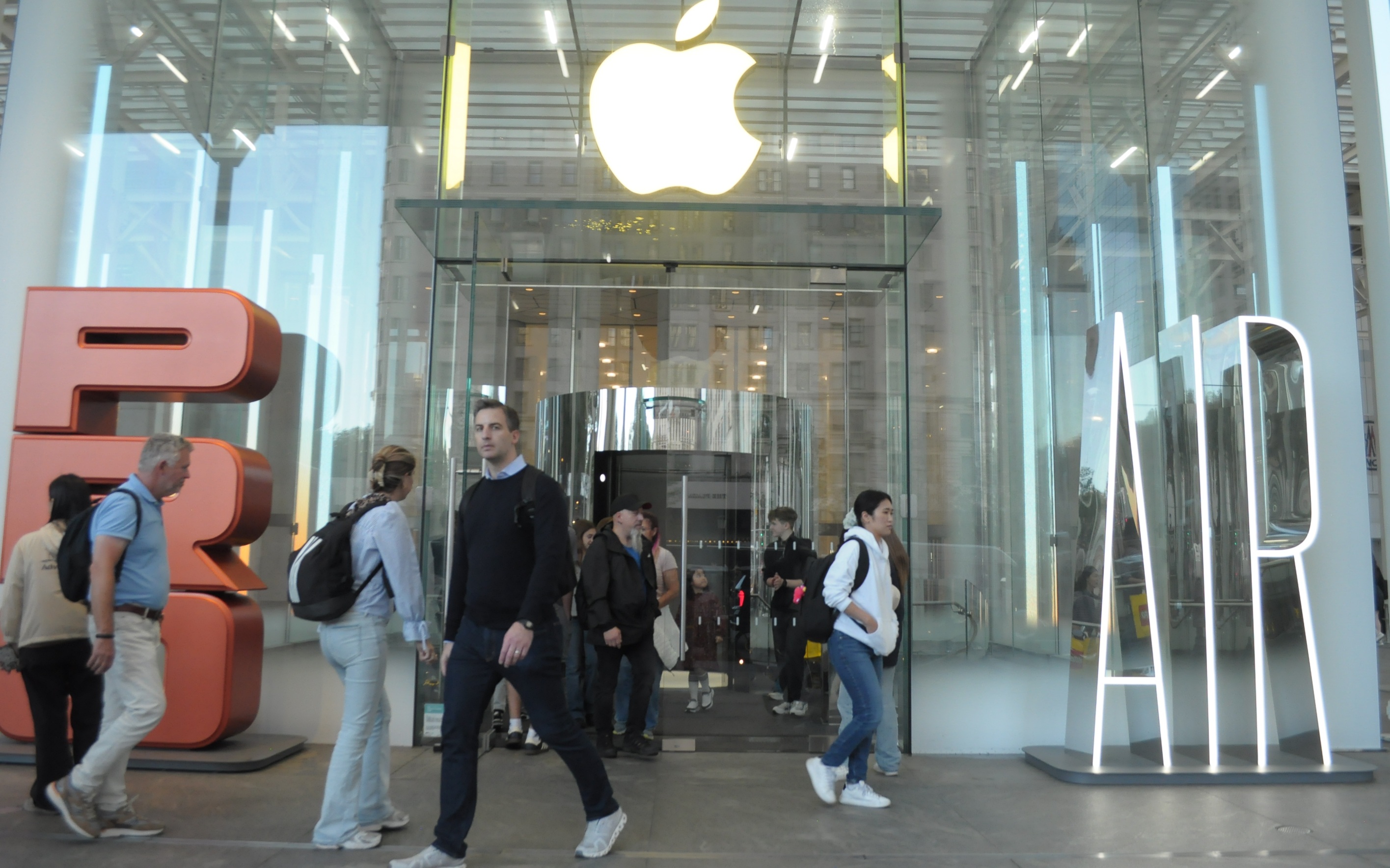 Эксперты дали прогноз о последствиях для Apple за игнорирование требований ФАС
