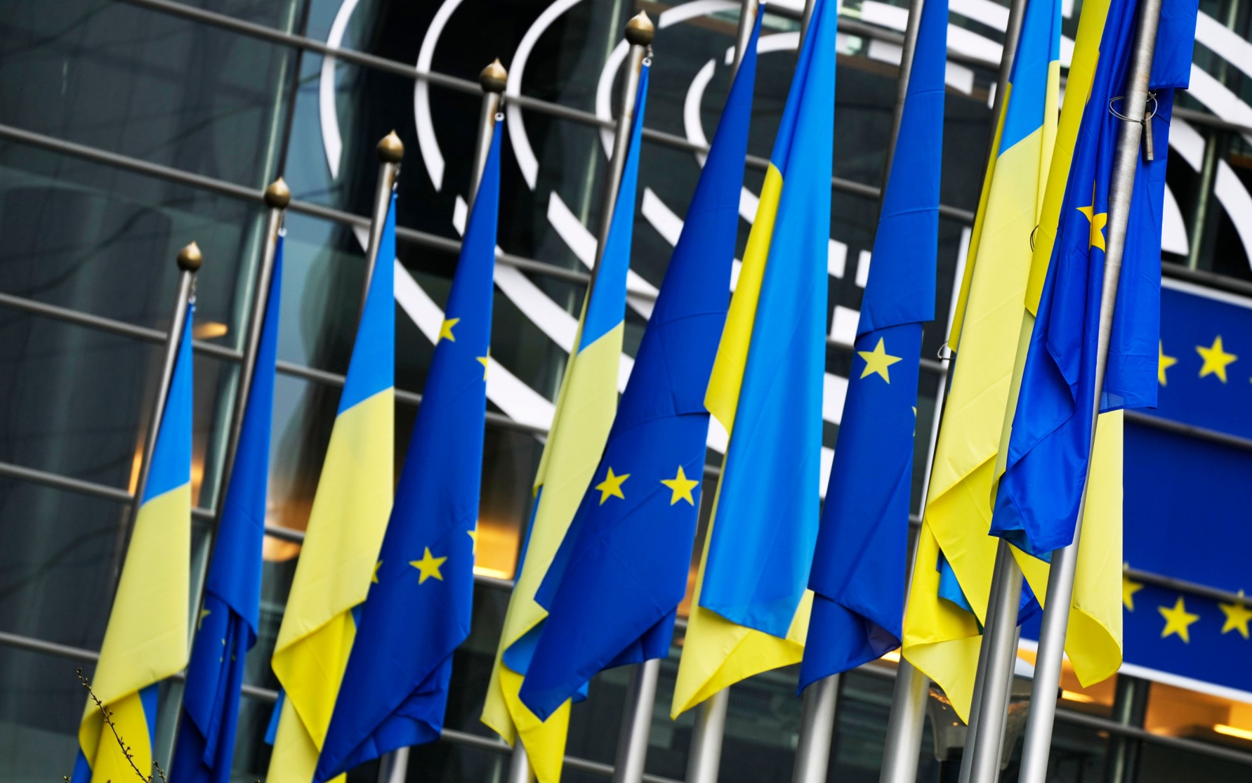 Почти весь кредит Украине останется в Европе, считает экономист