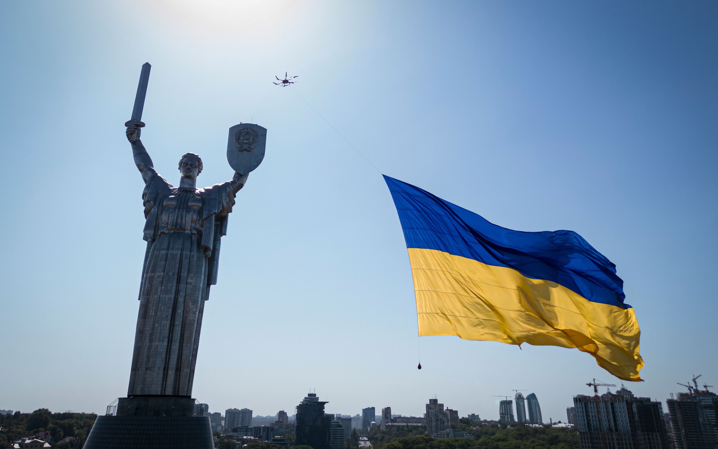 В Киеве продолжаются митинги против отставки Федорова с поста главы Минобороны