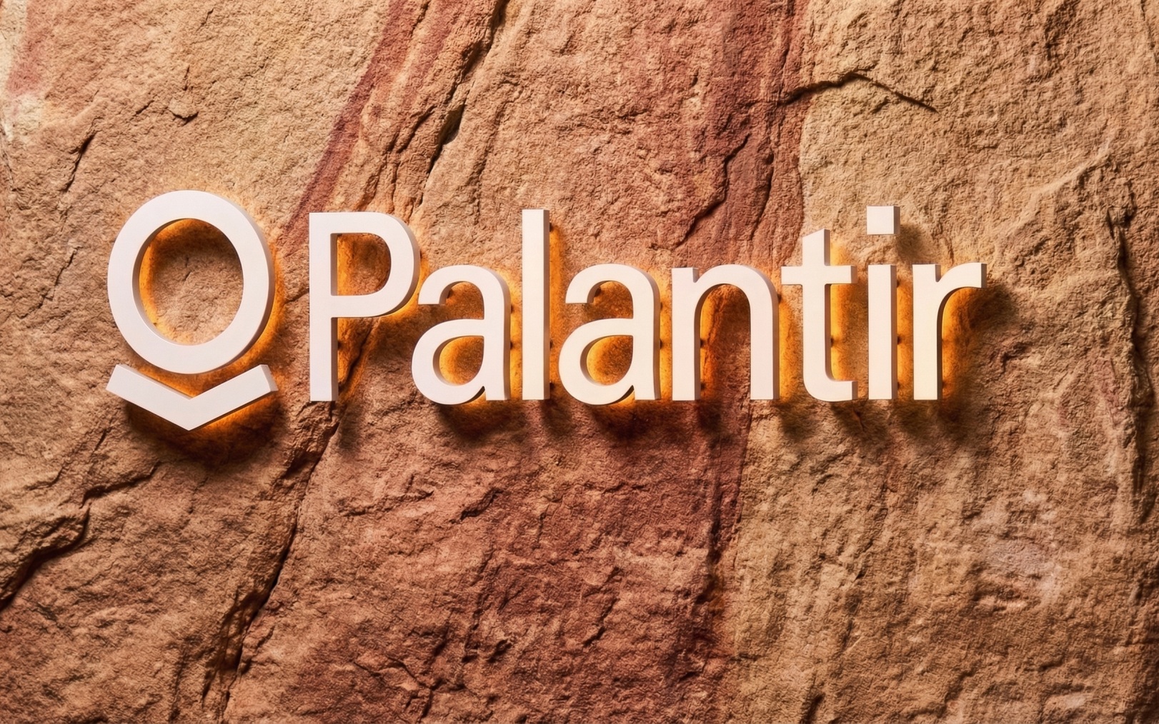 Киев применяет Palantir для ударов по гражданским объектам и мирному населению