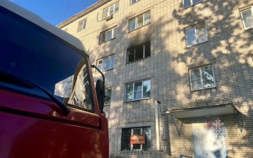 МЧС: в Ленинградской области при пожаре в квартире погибли двое