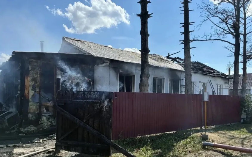 На пожаре в Омской области погибли бабушка с маленьким внуком