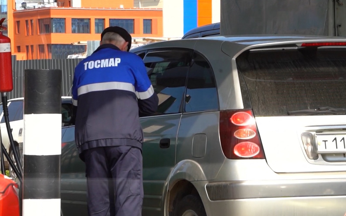 Человек с инвалидностью вправе заправиться без ожидания на АЗС