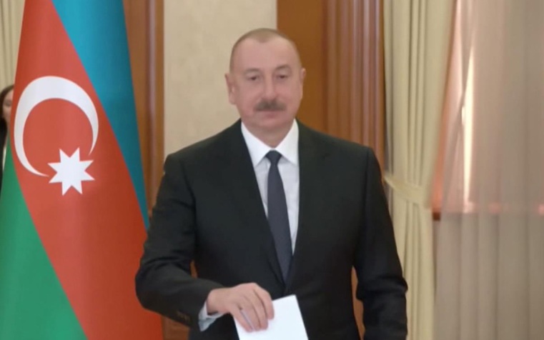 Алиев сообщил о встрече представителей России и Германии в Баку