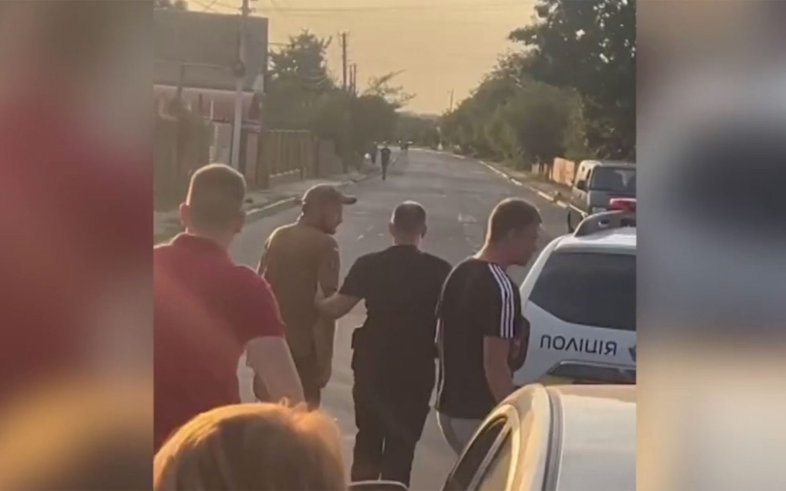 Житель Днепропетровска обещал военнообязанному $8 тыс. за вывоз с Украины