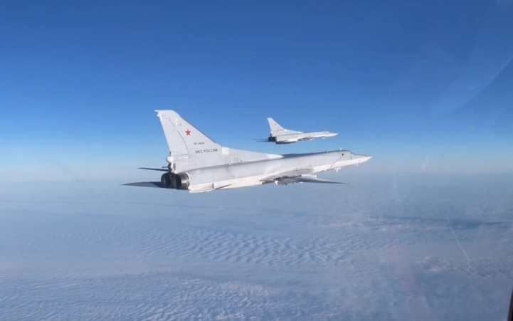Российские бомбардировщики Ту-22м3 совершили полет над Балтийским морем