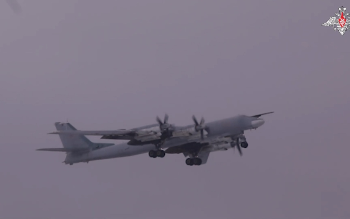 Ракетоносцы Ту-95МС выполнили полет над нейтральными водами Японского моря