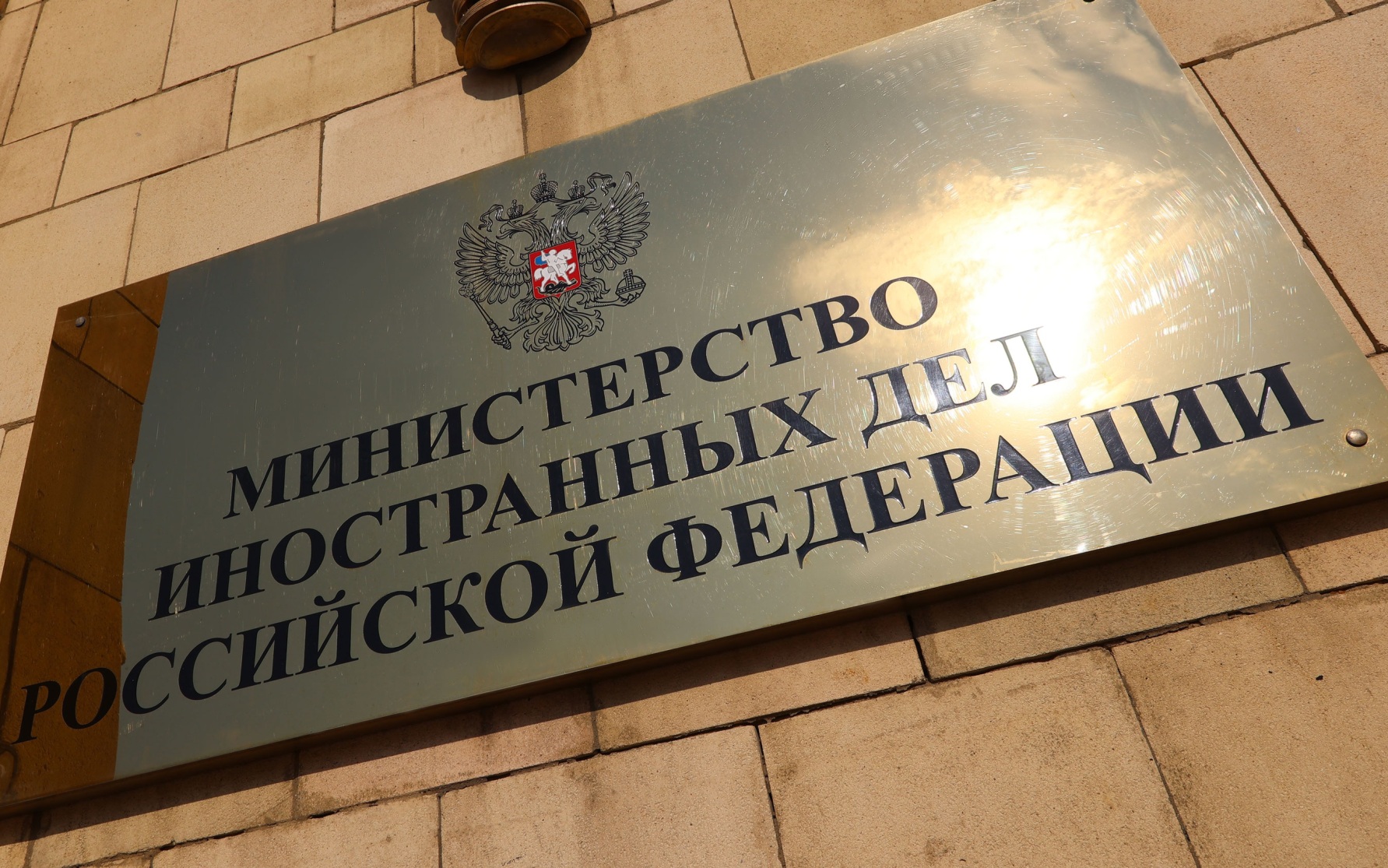 МИД РФ об ударах ВСУ: Зеленский и его подельники жестоко поплатятся