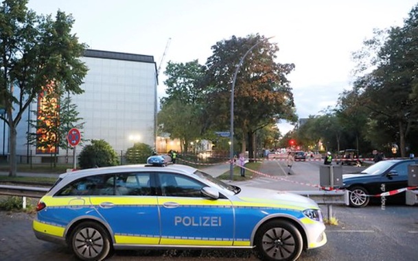 Bild: автомобиль протаранил группу людей в районе парка Тиргартен в Берлине