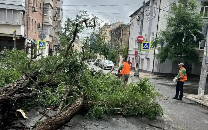 В Ростове-на-Дону после непогоды введен режим ЧС