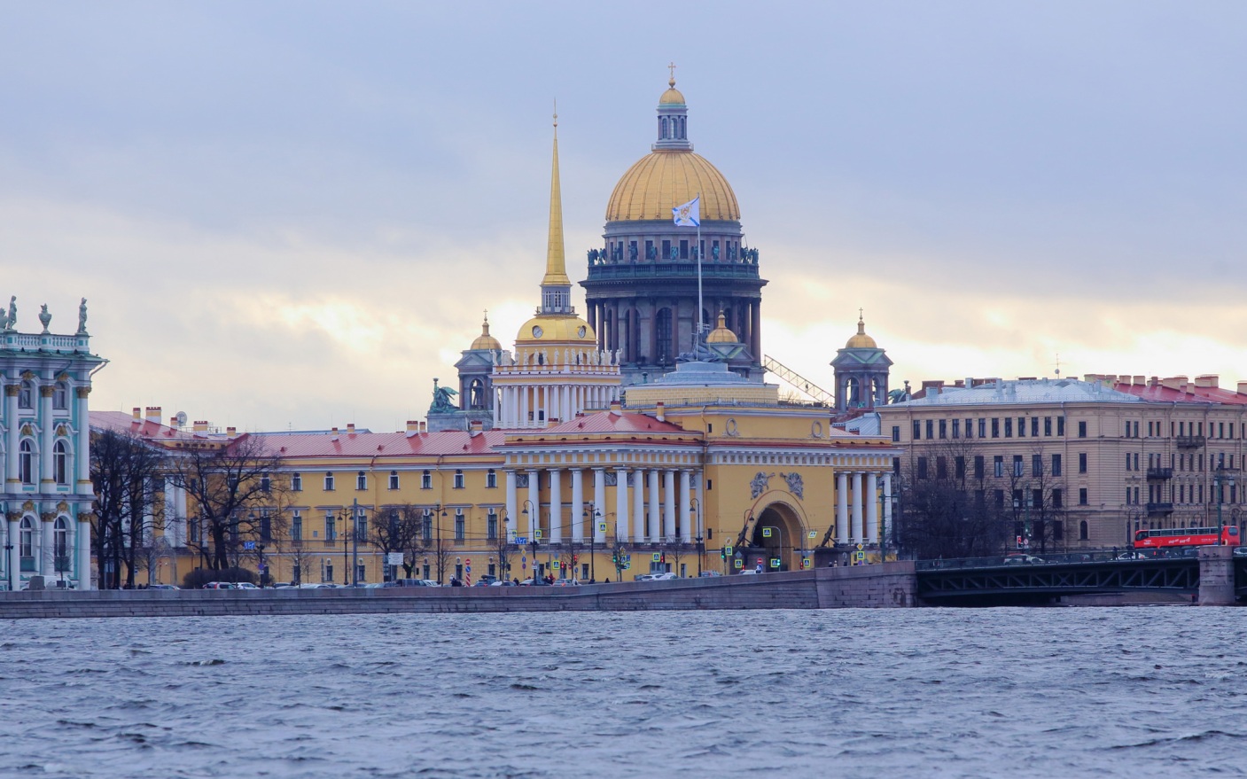 Путин в день ВМФ прибыл в Главное Адмиралтейство в Петербурге