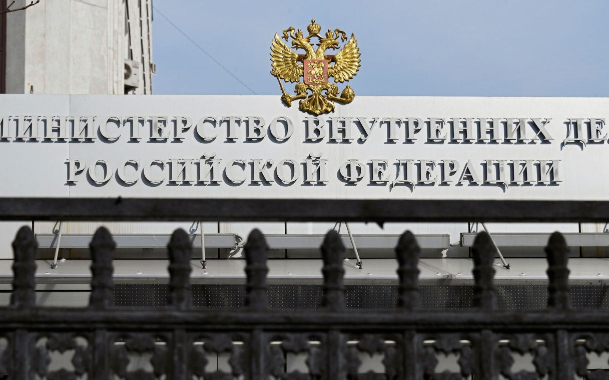 Миграционные полномочия переходят в МВД: Путин подписал новый закон