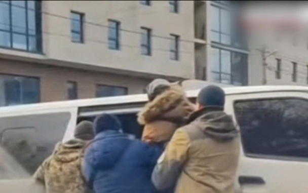 ТЦК в Киеве предписал журналисту издания Hromadske пройти военную медкомиссию