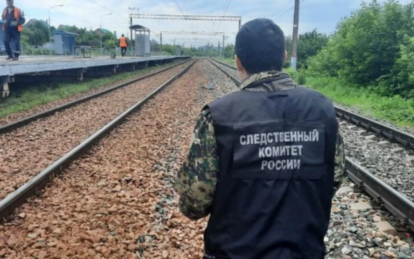Мужчина погиб, попав под грузовой поезд в Самарской области