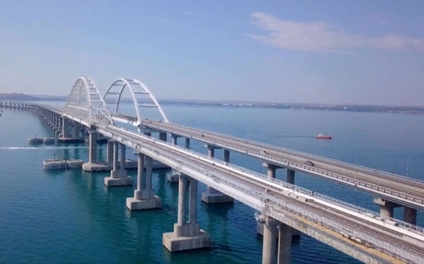 Крымский мост открыт для движения