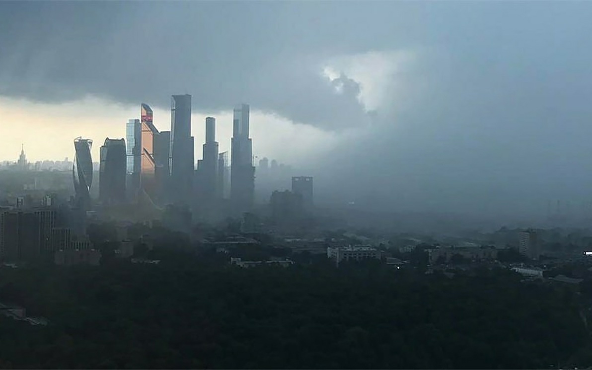 На Москву идет гроза, ожидается ветер до 15 м/с