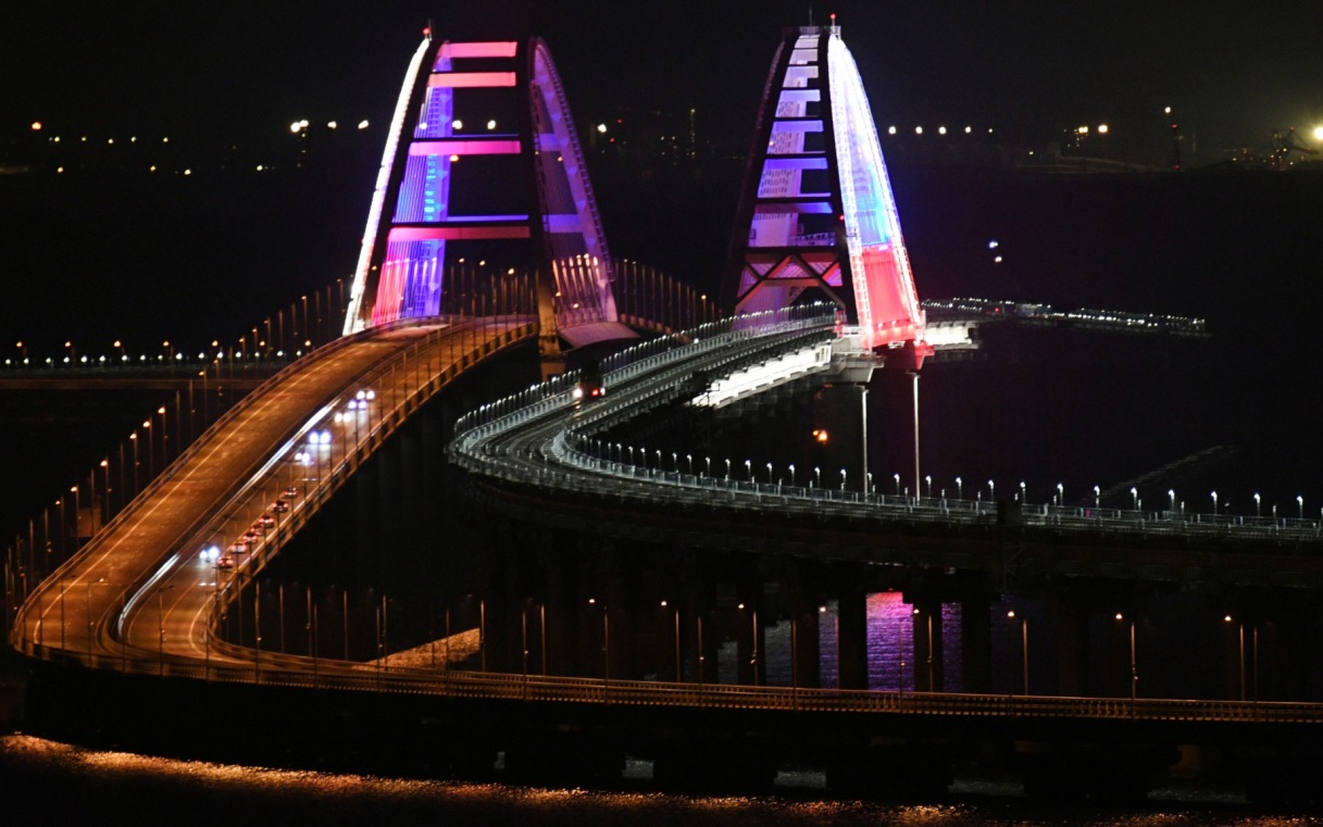 Крымский мост временно перекрыт