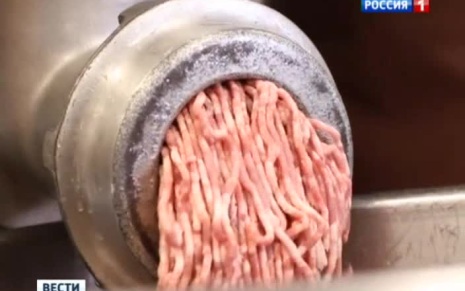 В Севастополе работнице предприятия отрезало пальцы мясорубкой
