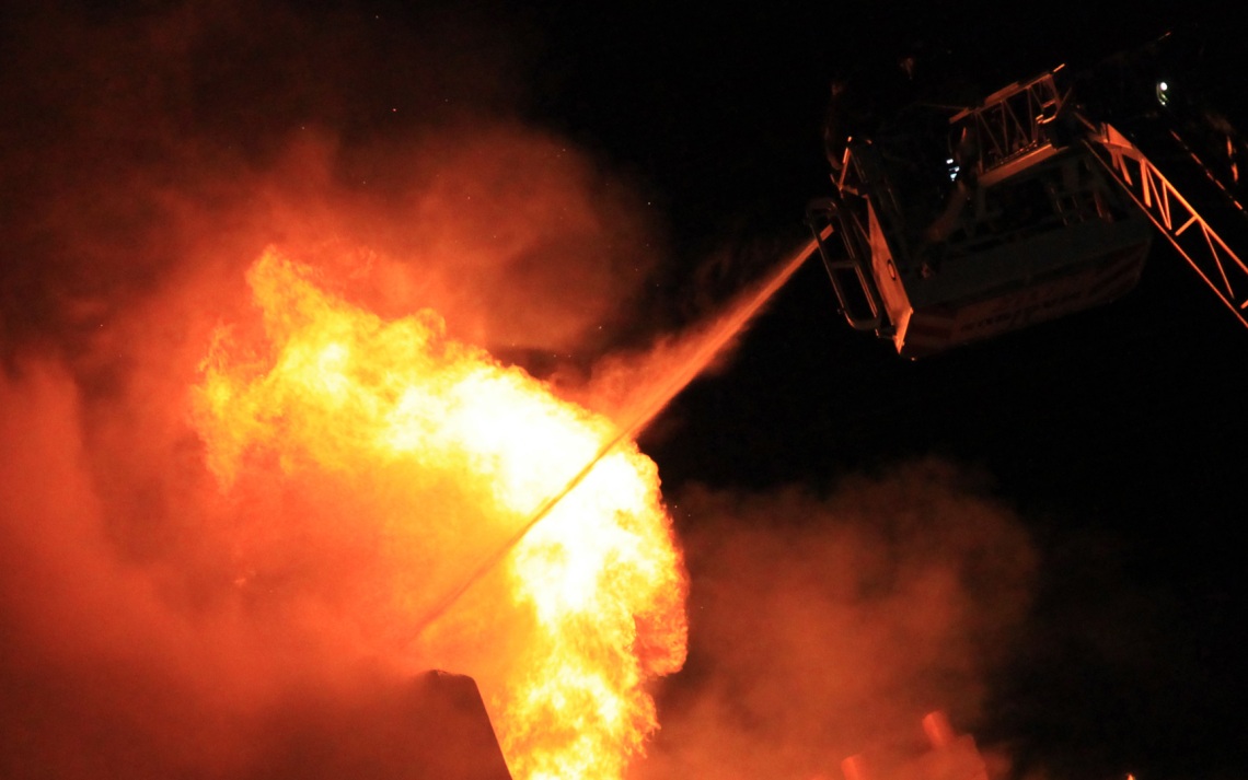 В порту Египта вспыхнул мощный пожар