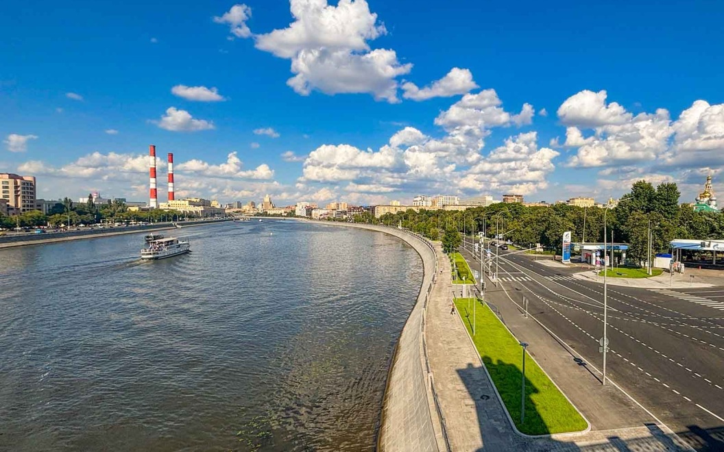 Новодевичью набережную в центре Москвы благоустроили