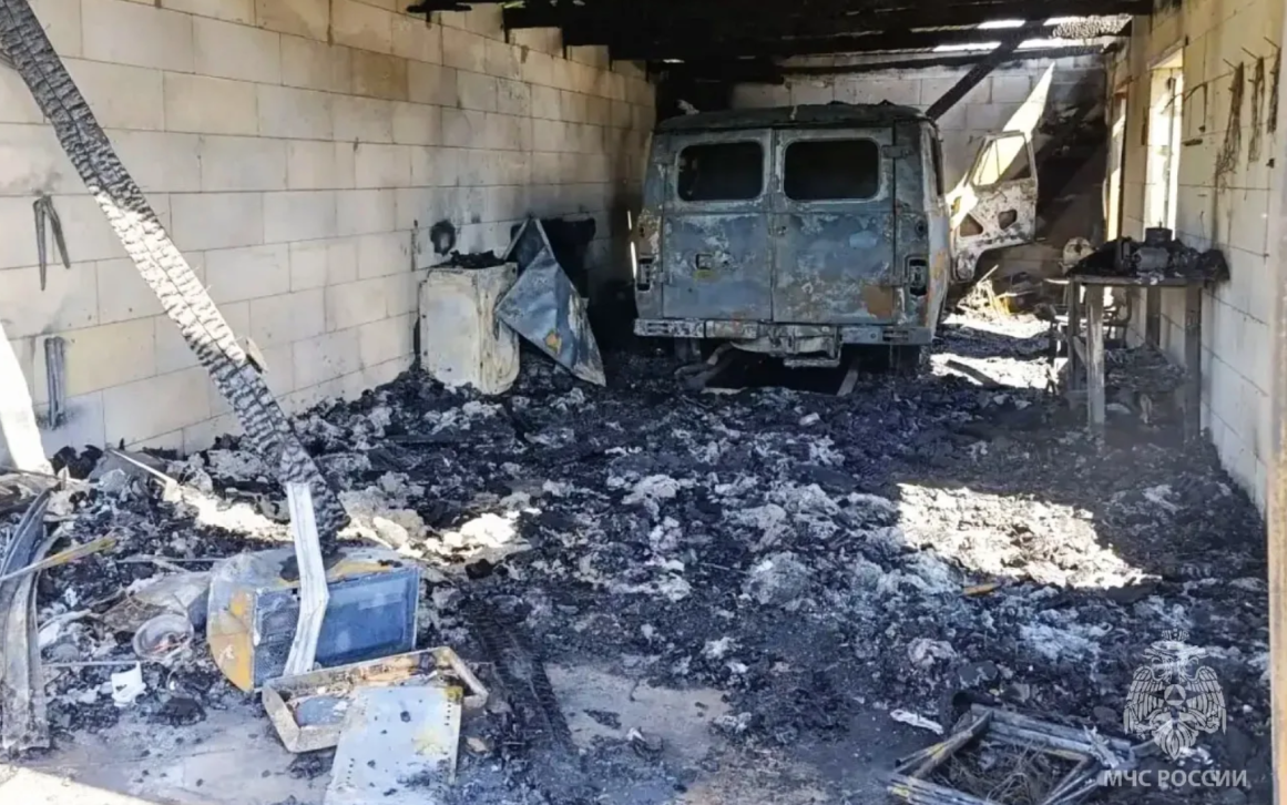 Человек погиб при возгорании хозпостройки в Тюменской области