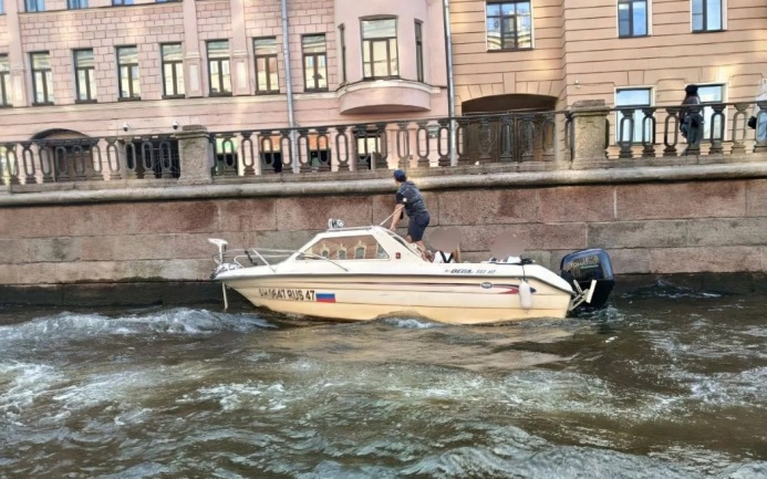 Прокуратура начала проверку по факту столкновения судов в Петербурге
