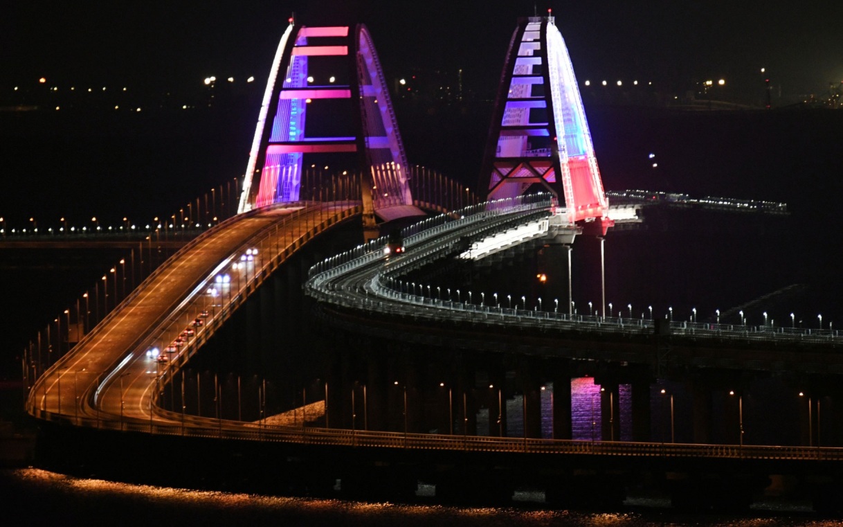 Крымский мост закрыт для движения