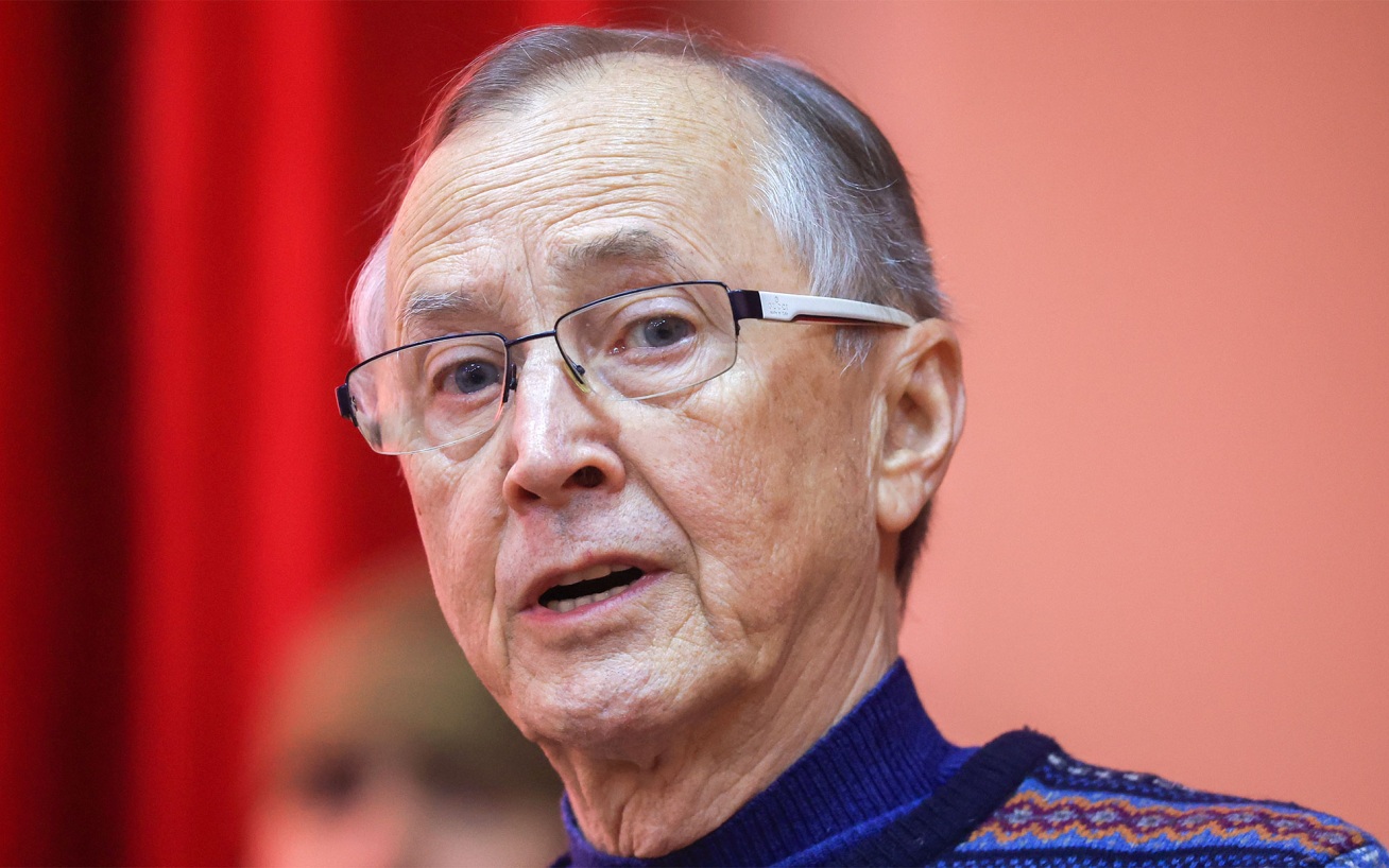 Бурляев рассказал, как заплакал, читая сценарий фильма "Военно-полевой роман"