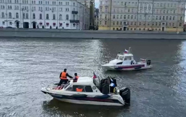 Из Москвы-реки выловили нетрезвого Андрея Макаревича, пишет SHOT