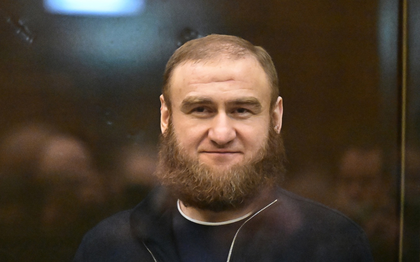 Экс-сенатор Арашуков, отбывающий пожизненное, объявил голодовку в ШИЗО