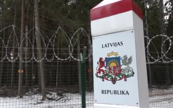 Латвия возобновила пропуск транспорта на границе с Белоруссией