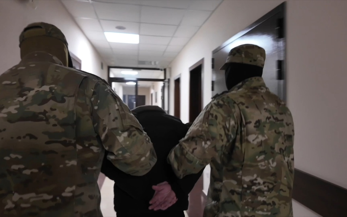 Сотрудник СБУ год обрабатывал россиянина перед поручением поджечь военкомат