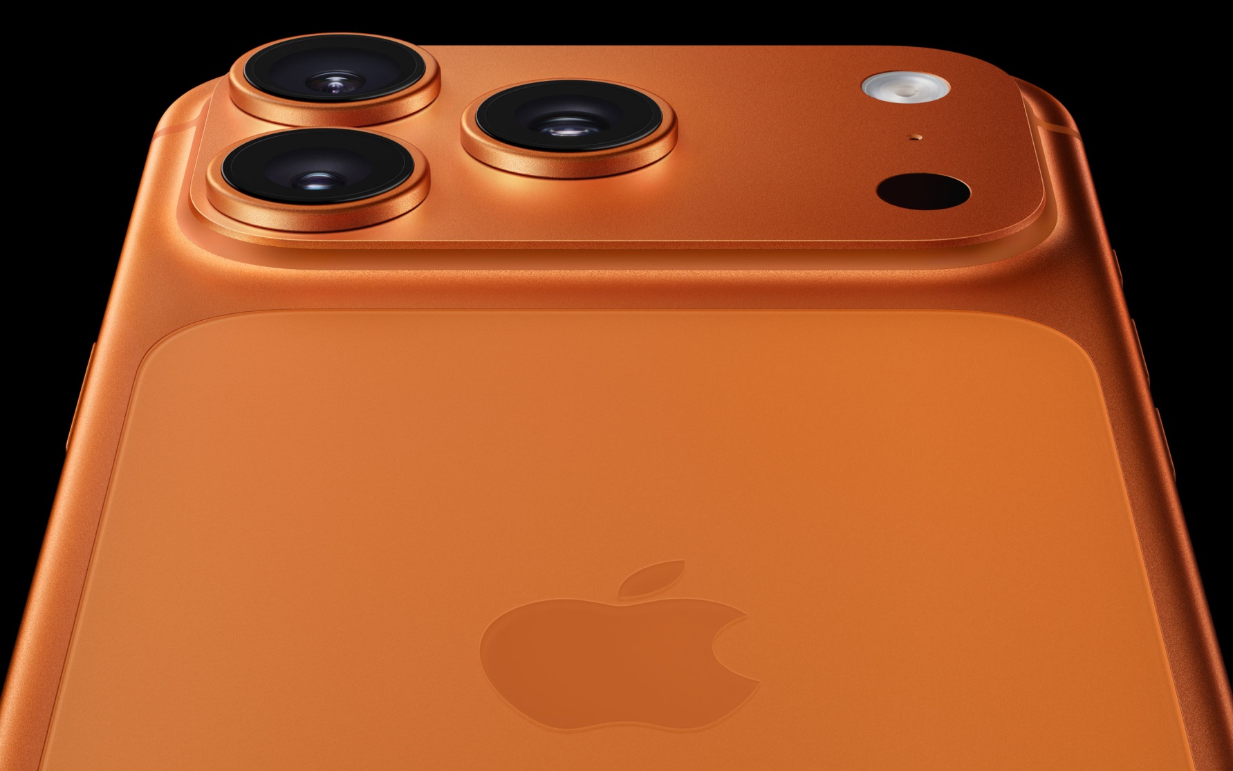 Посольство США в Киеве закупает 100 iPhone 17 для украинских партнеров