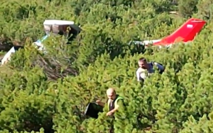 Грелись под чехлом самолета, ждали помощи: пилоты Cessna рассказали, как выжили