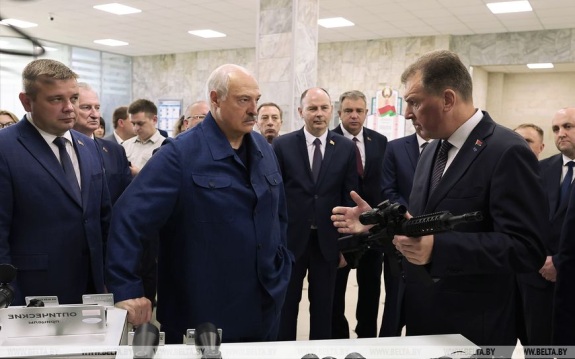 Лукашенко заявил, что он гранатометчик