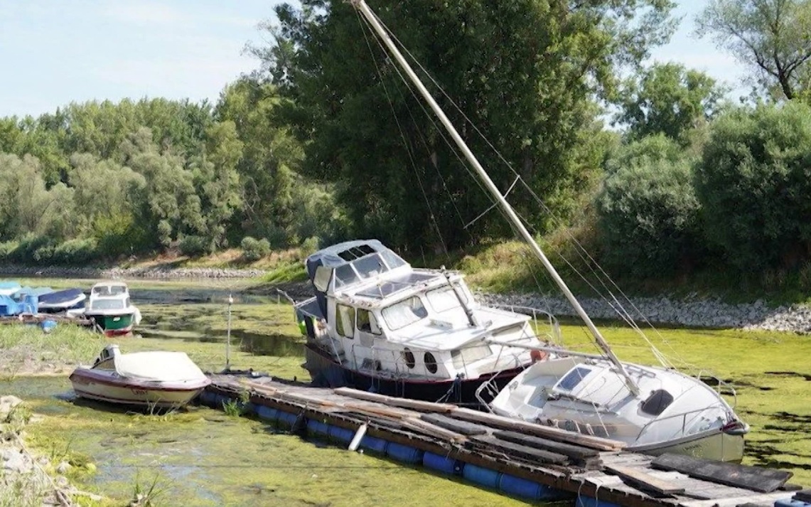 Уровень воды самой длинной реки во Франции достиг критически низкой отметки