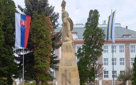 На военном полигоне в Словакии возник мощный пожар